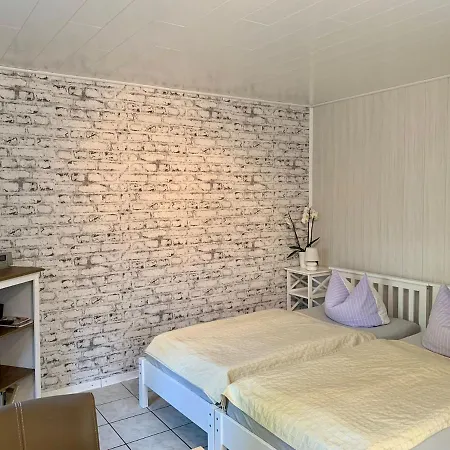 1 Raum Mit Kuechenzeile In Daire