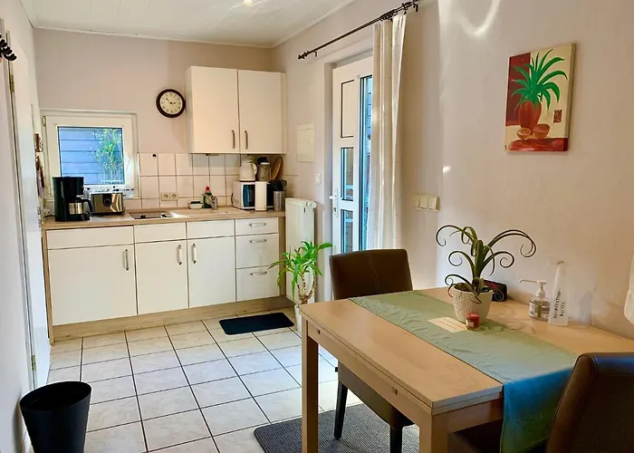 1 Raum Mit Kuechenzeile In *